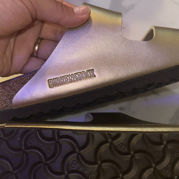 Arizona
Birko-Flor gold Birkenstock 37 brand new - Picture 4 of 6